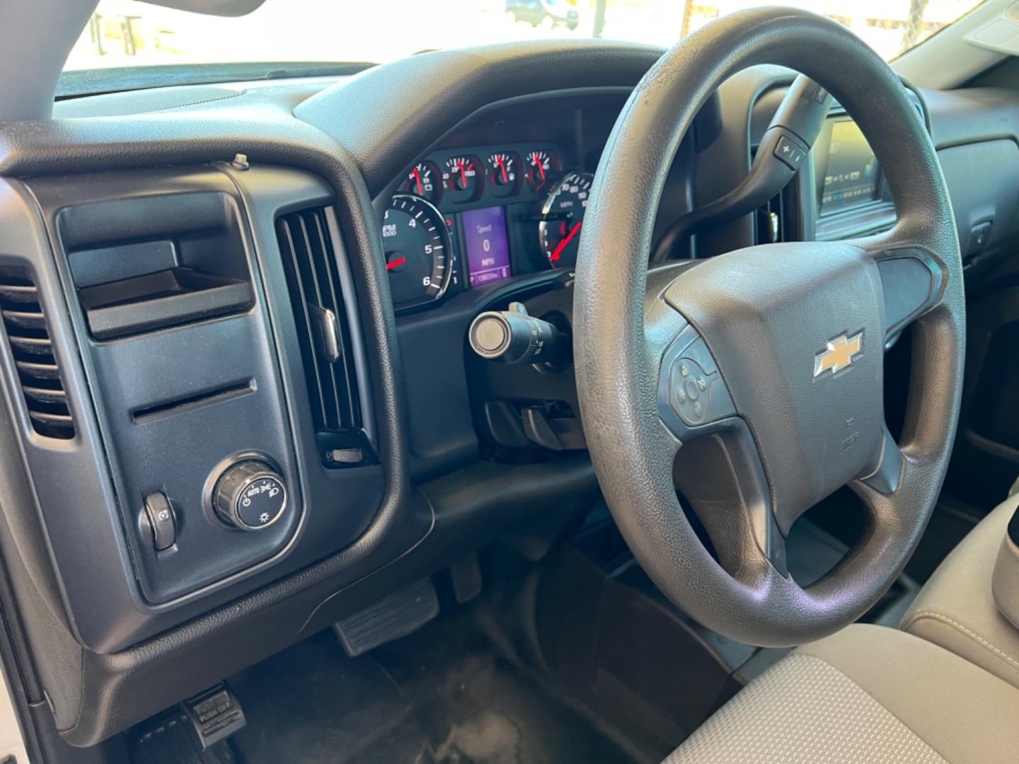 2017 White /Gray Chevrolet Silverado 2500HD W/T (1GC2KUEG4HZ) with an 6.0 V8 engine, Automatic transmission, located at 4520 Airline Hwy, Baton Rouge, LA, 70805, (225) 357-1497, 30.509325, -91.145432 - 2017 Chevrolet Silverado 2500HD Double Cab 4X4 6.0 V8 Gas, 138K Miles, Power Windows, Locks & Mirrors, Cold A/C, Tow Pkg, ARE Bed Cover, Good Tires. FOR INFO PLEASE CONTACT JEFF AT 225 357-1497 CHECK OUT OUR A+ RATING WITH THE BETTER BUSINESS BUREAU WE HAVE BEEN A FAMILY OWNED AND OPERATED BUSINESS - Photo#14